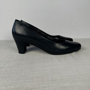 MARK LEMP CLASSICS BY WALKING CRADLES VICKI‎  SOLID SLIP ON PUMPS Size 8 M